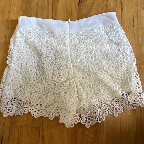 Monteau White Crochet Style overlay Shorts - Picture 4 of 5